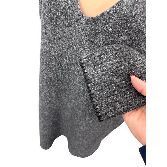 John + Jenn Oversized Grey V-Neck Sweater Small/Petitie - Picture 3 of 6